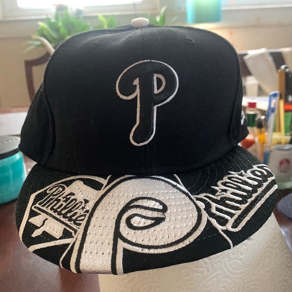 Phillies Men’s size 8 baseball cap